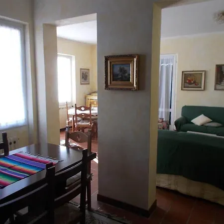 Appartamento Garda With Exclusive Swimming Pool